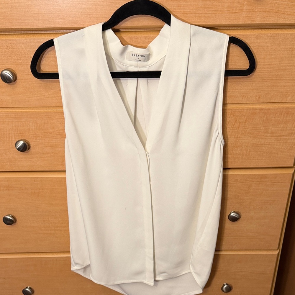 Aritzia Babaton Cream V-Neck Sleeveless Shell Top